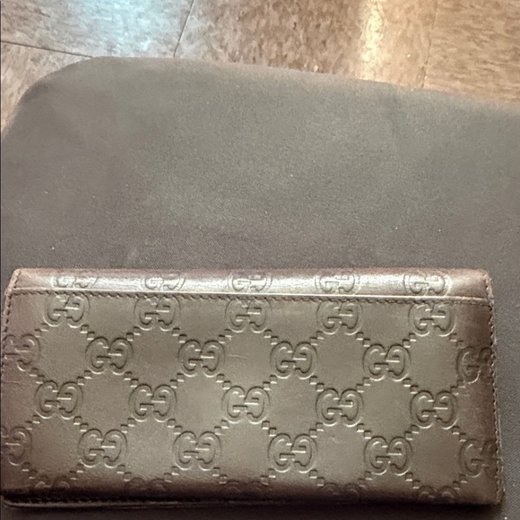 Gucci Women's Taupe Embossed Wallet - Picture 2 of 9